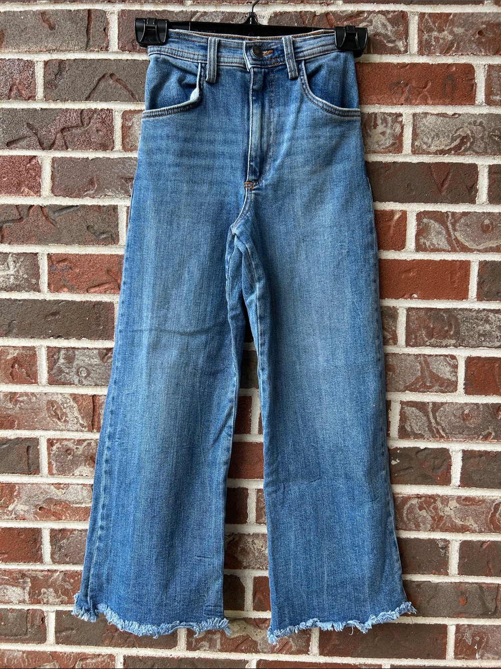 High-Rise Wide-Leg Jeans in Light Blue with Frayed Hem